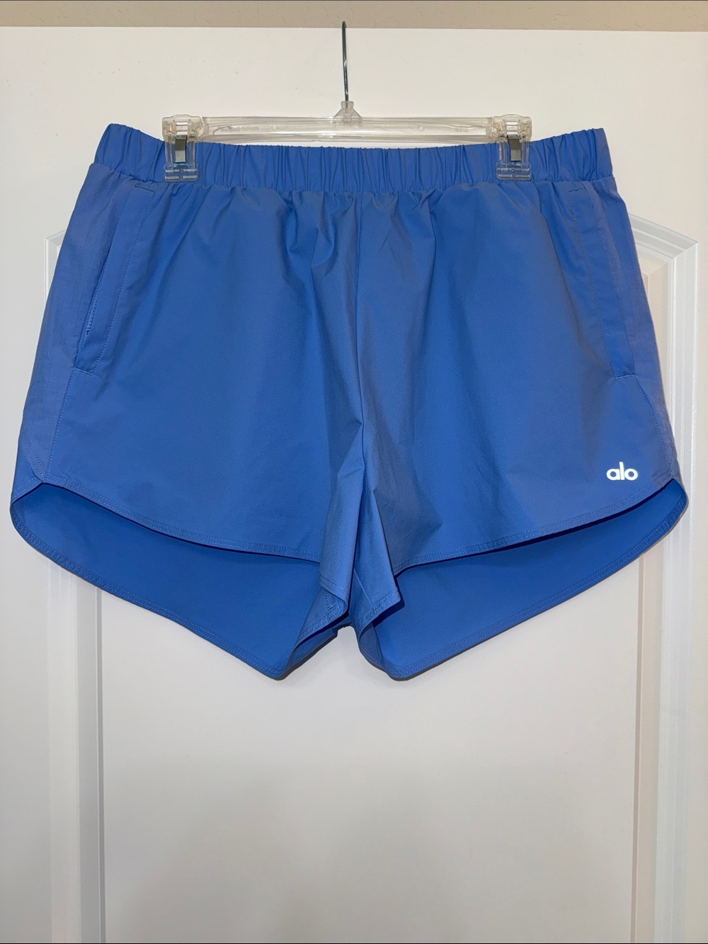 Alo Playmaker Dolphin Short